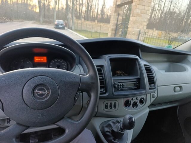 Білий Опель Віваро, об'ємом двигуна 2 л та пробігом 355 тис. км за 10000 $, фото 12 на Automoto.ua