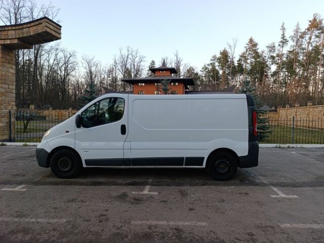 Білий Опель Віваро, об'ємом двигуна 2 л та пробігом 355 тис. км за 10000 $, фото 7 на Automoto.ua