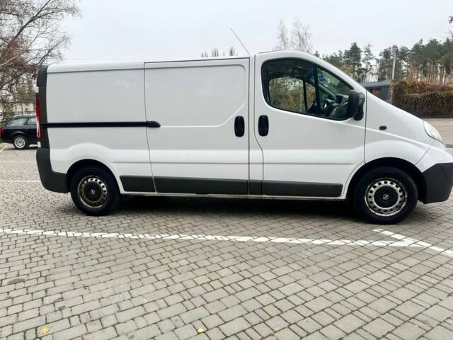 Белый Опель Виваро, объемом двигателя 0 л и пробегом 346 тыс. км за 5219 $, фото 2 на Automoto.ua