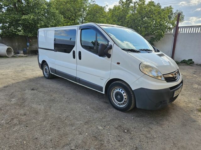 Белый Опель Виваро, объемом двигателя 0 л и пробегом 297 тыс. км за 12500 $, фото 3 на Automoto.ua