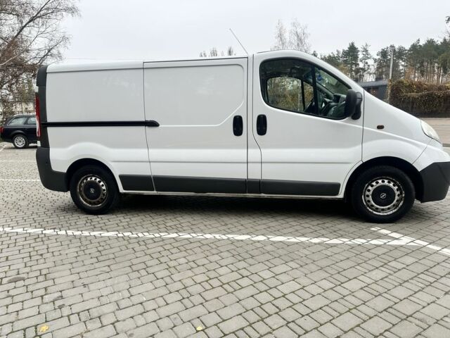 Белый Опель Виваро, объемом двигателя 2 л и пробегом 245 тыс. км за 4900 $, фото 3 на Automoto.ua