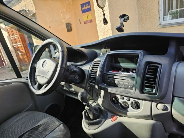 Белый Опель Виваро, объемом двигателя 0 л и пробегом 297 тыс. км за 12500 $, фото 5 на Automoto.ua