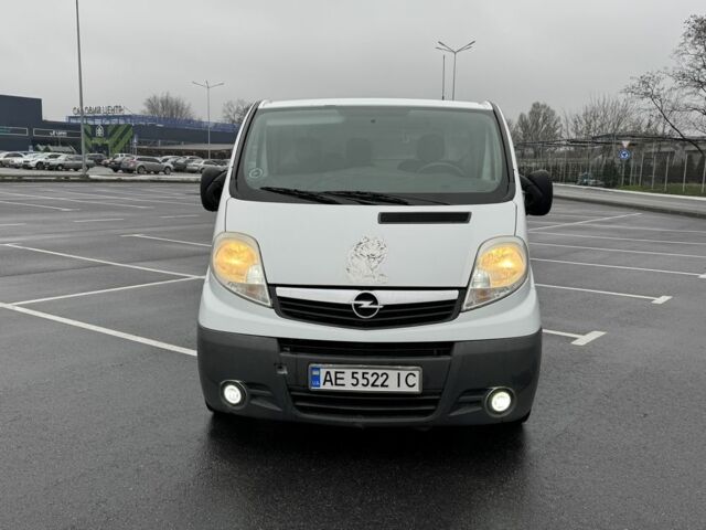 Белый Опель Виваро, объемом двигателя 2 л и пробегом 270 тыс. км за 8500 $, фото 1 на Automoto.ua