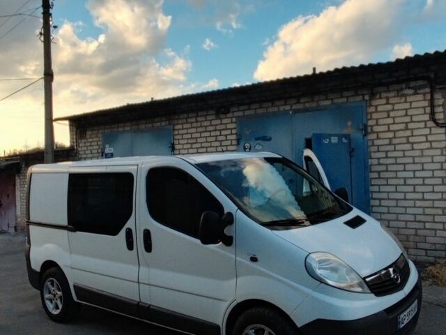 Білий Опель Віваро, об'ємом двигуна 2 л та пробігом 230 тис. км за 7300 $, фото 2 на Automoto.ua