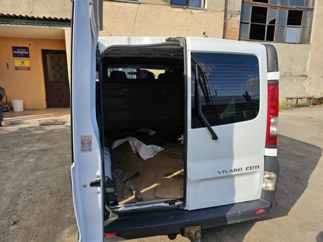 Белый Опель Виваро, объемом двигателя 0 л и пробегом 297 тыс. км за 12500 $, фото 1 на Automoto.ua