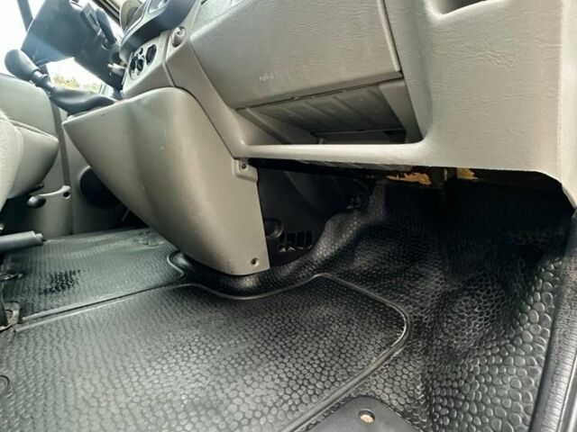 Белый Опель Виваро, объемом двигателя 0 л и пробегом 346 тыс. км за 5219 $, фото 4 на Automoto.ua