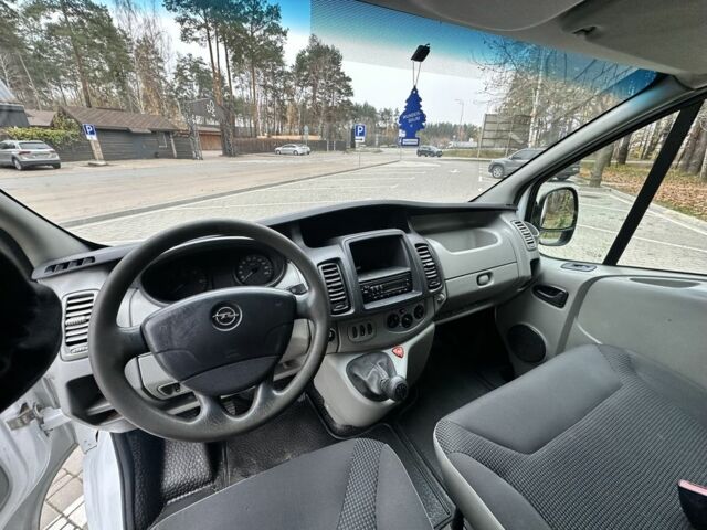 Белый Опель Виваро, объемом двигателя 2 л и пробегом 245 тыс. км за 4900 $, фото 5 на Automoto.ua