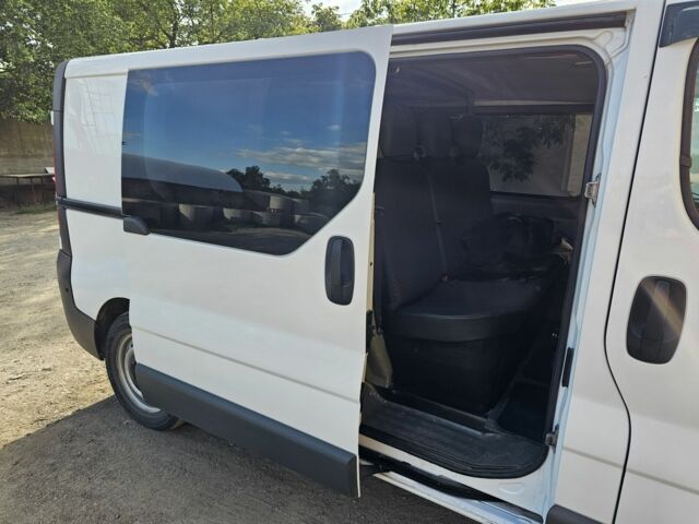 Белый Опель Виваро, объемом двигателя 0 л и пробегом 297 тыс. км за 12500 $, фото 4 на Automoto.ua