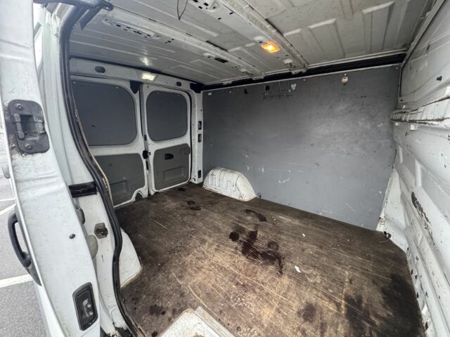 Белый Опель Виваро, объемом двигателя 2 л и пробегом 270 тыс. км за 8500 $, фото 7 на Automoto.ua