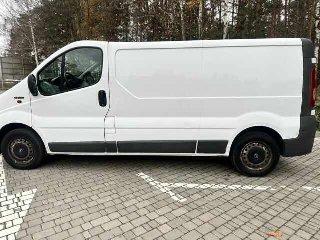 Белый Опель Виваро, объемом двигателя 2 л и пробегом 245 тыс. км за 4900 $, фото 2 на Automoto.ua