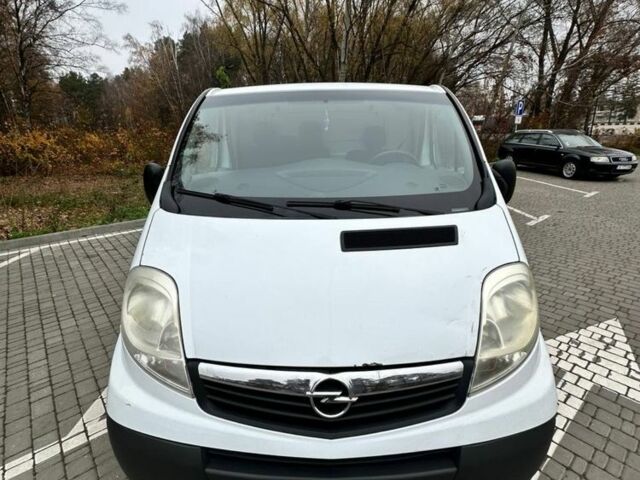 Белый Опель Виваро, объемом двигателя 0 л и пробегом 346 тыс. км за 5219 $, фото 1 на Automoto.ua