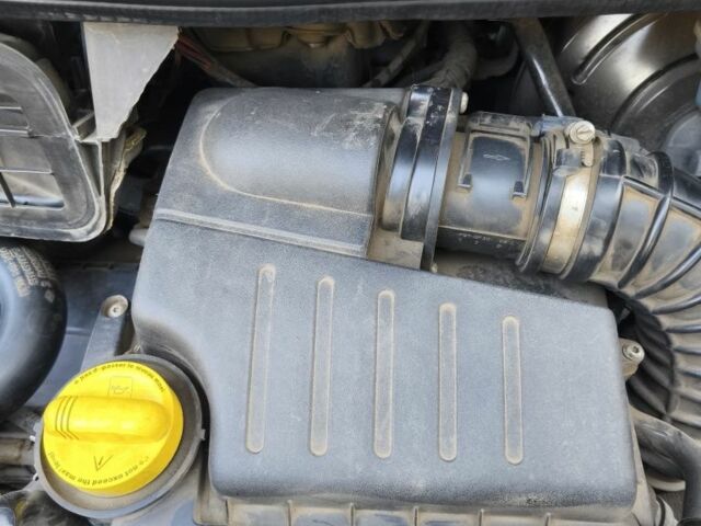 Білий Опель Віваро, об'ємом двигуна 2 л та пробігом 255 тис. км за 10500 $, фото 9 на Automoto.ua