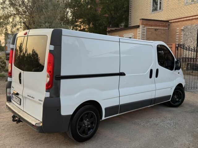 Білий Опель Віваро, об'ємом двигуна 2 л та пробігом 208 тис. км за 11000 $, фото 2 на Automoto.ua