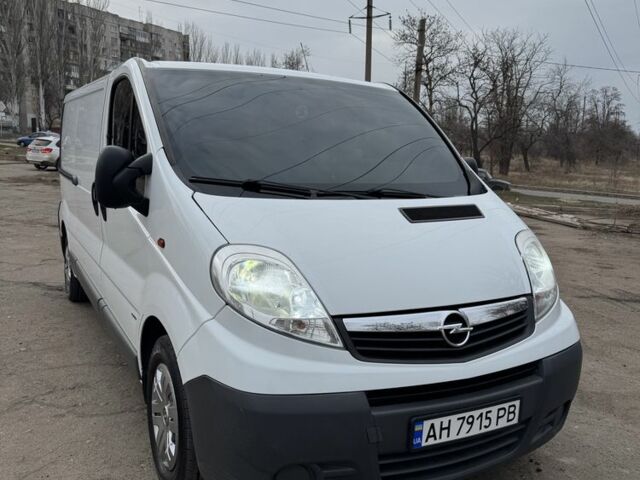 Білий Опель Віваро, об'ємом двигуна 2 л та пробігом 208 тис. км за 11000 $, фото 5 на Automoto.ua
