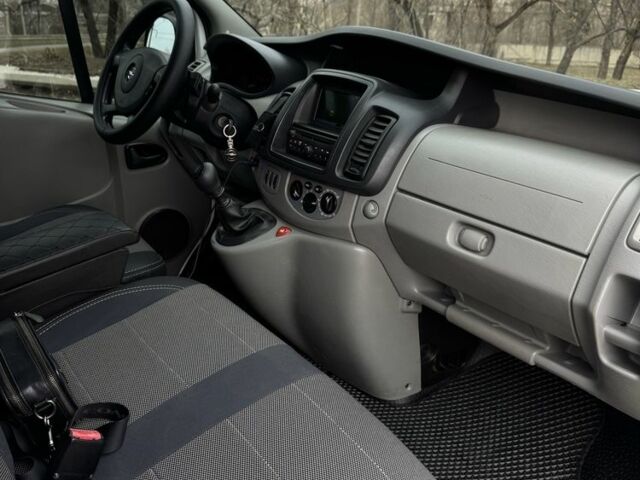 Білий Опель Віваро, об'ємом двигуна 2 л та пробігом 208 тис. км за 11000 $, фото 4 на Automoto.ua