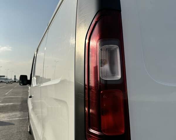 Белый Опель Виваро, объемом двигателя 1.6 л и пробегом 329 тыс. км за 10490 $, фото 11 на Automoto.ua