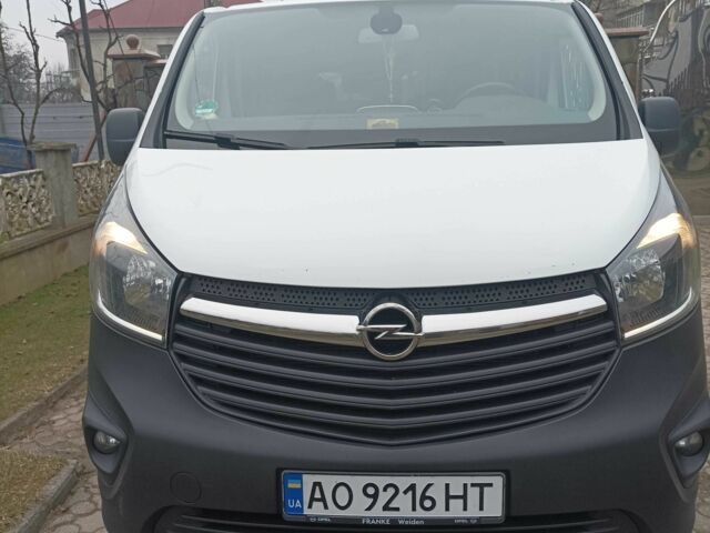 Белый Опель Виваро, объемом двигателя 1.6 л и пробегом 300 тыс. км за 14000 $, фото 6 на Automoto.ua