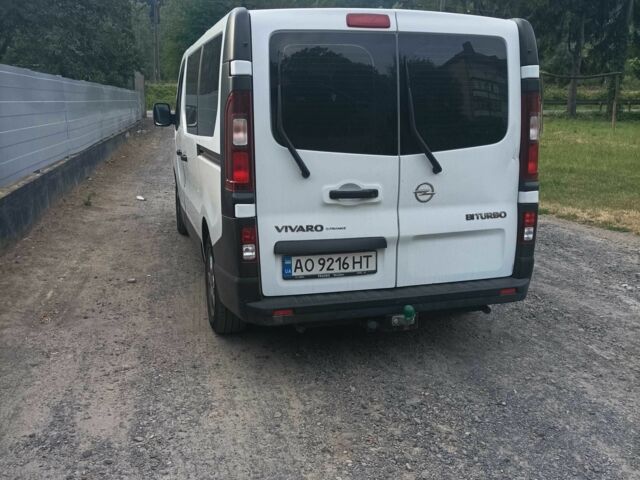 Белый Опель Виваро, объемом двигателя 1.6 л и пробегом 300 тыс. км за 14000 $, фото 1 на Automoto.ua