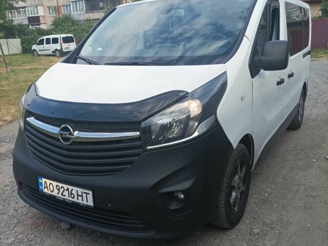 Белый Опель Виваро, объемом двигателя 1.6 л и пробегом 300 тыс. км за 14000 $, фото 3 на Automoto.ua