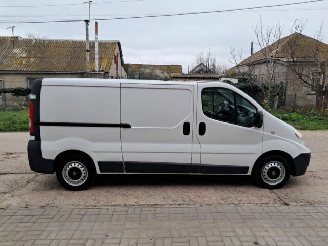 Білий Опель Віваро, об'ємом двигуна 2 л та пробігом 302 тис. км за 9399 $, фото 6 на Automoto.ua