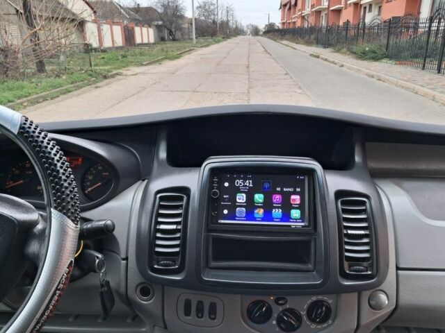 Білий Опель Віваро, об'ємом двигуна 2 л та пробігом 302 тис. км за 9399 $, фото 12 на Automoto.ua