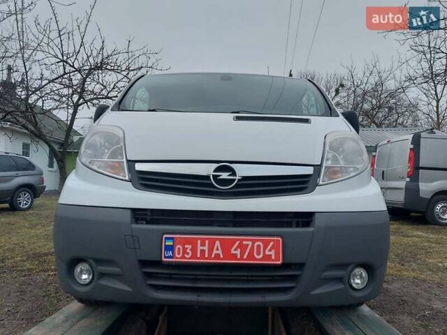 Белый Опель Виваро, объемом двигателя 2 л и пробегом 189 тыс. км за 13200 $, фото 3 на Automoto.ua