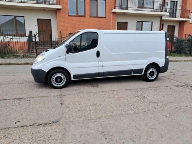 Білий Опель Віваро, об'ємом двигуна 2 л та пробігом 302 тис. км за 9399 $, фото 1 на Automoto.ua