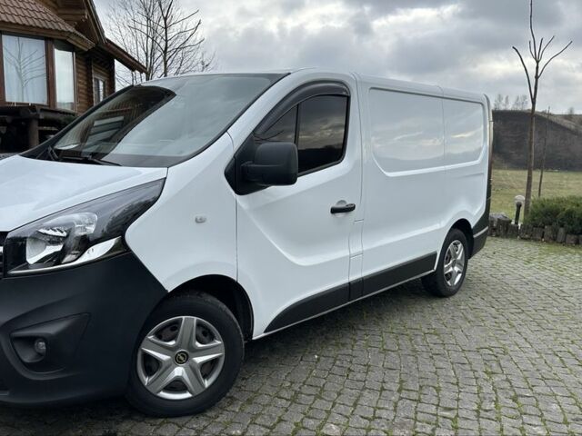 Белый Опель Виваро, объемом двигателя 1.6 л и пробегом 260 тыс. км за 10900 $, фото 1 на Automoto.ua