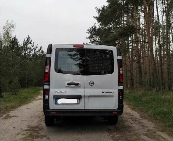 Белый Опель Виваро, объемом двигателя 1.6 л и пробегом 240 тыс. км за 9700 $, фото 8 на Automoto.ua