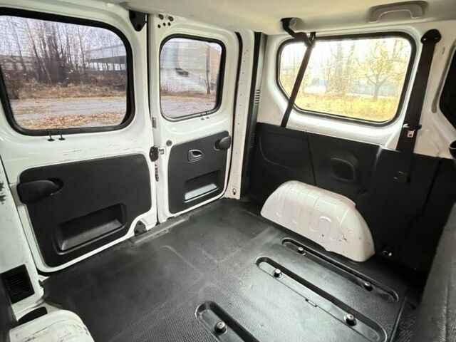 Білий Опель Віваро, об'ємом двигуна 1.6 л та пробігом 253 тис. км за 15500 $, фото 9 на Automoto.ua