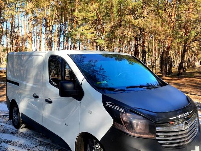 Белый Опель Виваро, объемом двигателя 1.6 л и пробегом 389 тыс. км за 13500 $, фото 9 на Automoto.ua