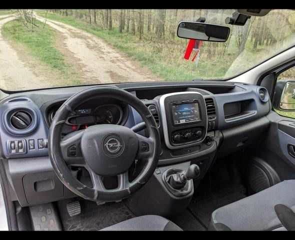 Белый Опель Виваро, объемом двигателя 1.6 л и пробегом 240 тыс. км за 9700 $, фото 1 на Automoto.ua