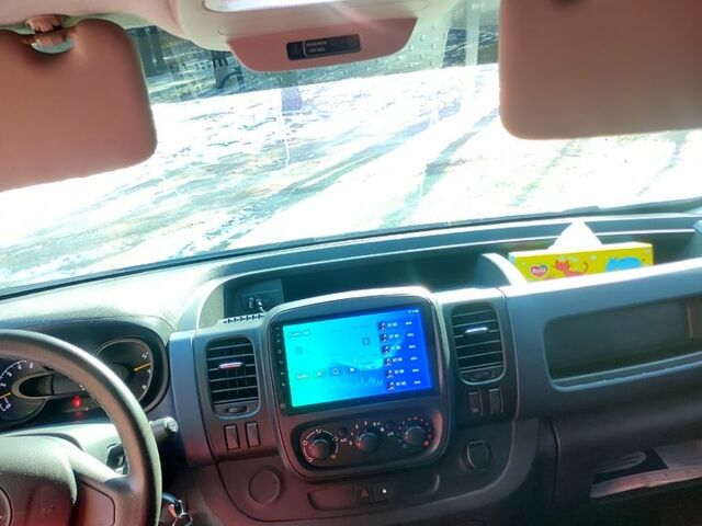 Белый Опель Виваро, объемом двигателя 1.6 л и пробегом 389 тыс. км за 13500 $, фото 4 на Automoto.ua