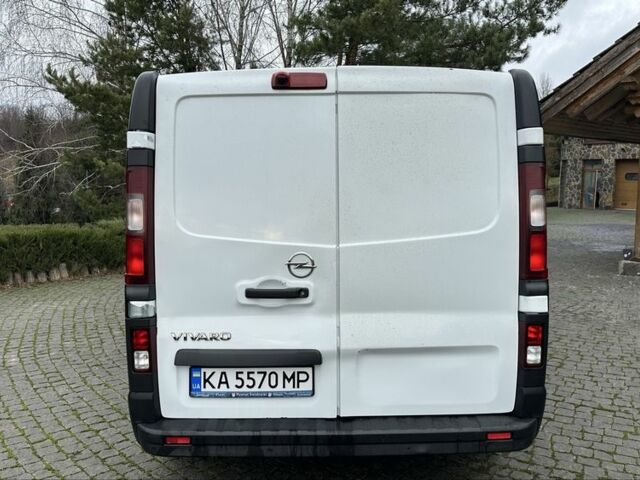 Белый Опель Виваро, объемом двигателя 1.6 л и пробегом 260 тыс. км за 10900 $, фото 2 на Automoto.ua