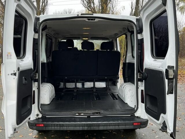 Білий Опель Віваро, об'ємом двигуна 1.6 л та пробігом 253 тис. км за 15500 $, фото 3 на Automoto.ua