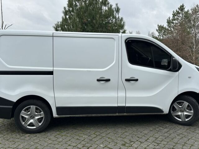 Белый Опель Виваро, объемом двигателя 1.6 л и пробегом 260 тыс. км за 10900 $, фото 3 на Automoto.ua