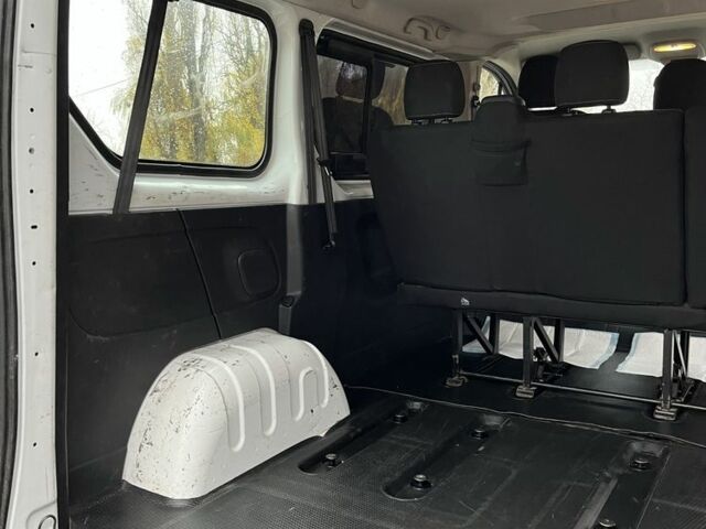 Білий Опель Віваро, об'ємом двигуна 1.6 л та пробігом 253 тис. км за 15500 $, фото 4 на Automoto.ua