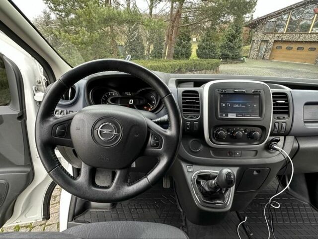 Белый Опель Виваро, объемом двигателя 1.6 л и пробегом 260 тыс. км за 10900 $, фото 5 на Automoto.ua