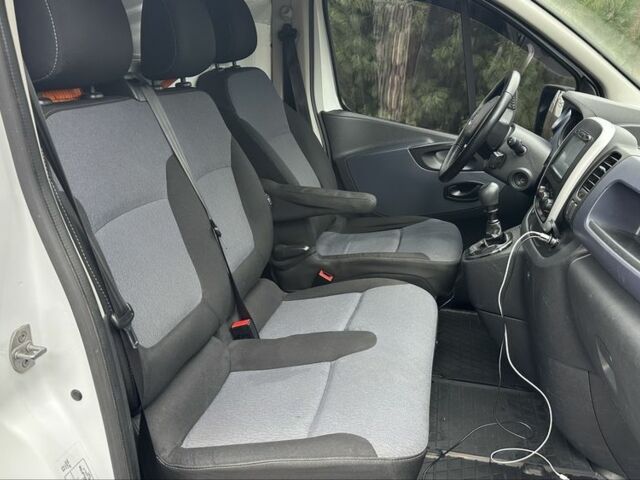 Белый Опель Виваро, объемом двигателя 1.6 л и пробегом 260 тыс. км за 10900 $, фото 6 на Automoto.ua