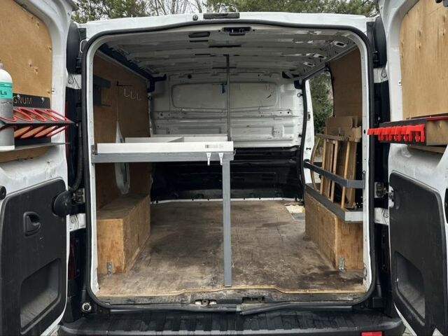 Белый Опель Виваро, объемом двигателя 1.6 л и пробегом 260 тыс. км за 10900 $, фото 4 на Automoto.ua