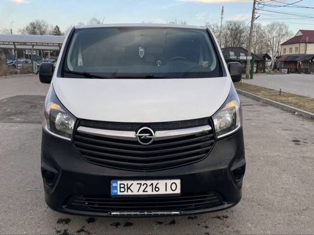 Белый Опель Виваро, объемом двигателя 1.6 л и пробегом 304 тыс. км за 13500 $, фото 2 на Automoto.ua