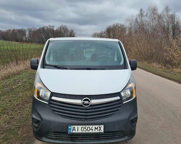 Белый Опель Виваро, объемом двигателя 1.6 л и пробегом 240 тыс. км за 12000 $, фото 1 на Automoto.ua