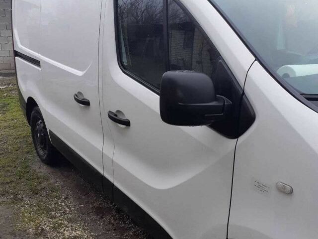 Белый Опель Виваро, объемом двигателя 1.6 л и пробегом 307 тыс. км за 14000 $, фото 4 на Automoto.ua