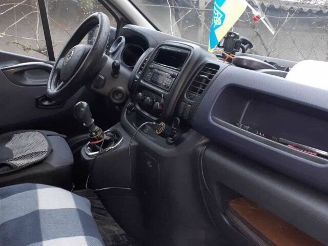 Белый Опель Виваро, объемом двигателя 1.6 л и пробегом 307 тыс. км за 14000 $, фото 1 на Automoto.ua