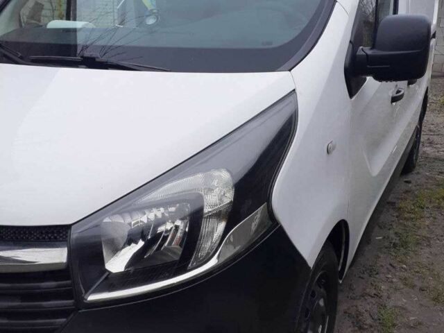 Белый Опель Виваро, объемом двигателя 1.6 л и пробегом 307 тыс. км за 14000 $, фото 3 на Automoto.ua