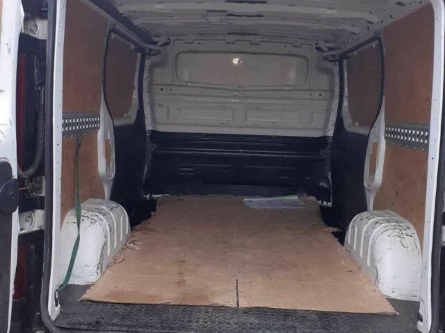 Белый Опель Виваро, объемом двигателя 1.6 л и пробегом 307 тыс. км за 14000 $, фото 8 на Automoto.ua