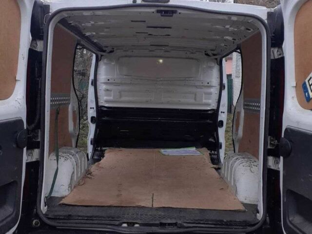 Белый Опель Виваро, объемом двигателя 1.6 л и пробегом 307 тыс. км за 14000 $, фото 11 на Automoto.ua