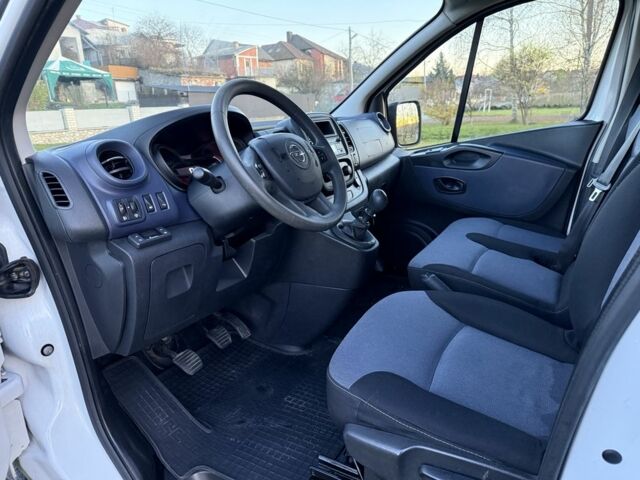 Белый Опель Виваро, объемом двигателя 1.6 л и пробегом 210 тыс. км за 7500 $, фото 12 на Automoto.ua