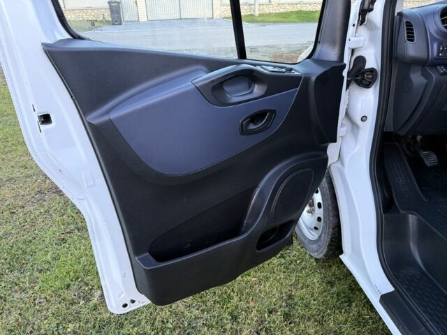 Белый Опель Виваро, объемом двигателя 1.6 л и пробегом 210 тыс. км за 7500 $, фото 11 на Automoto.ua