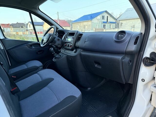 Белый Опель Виваро, объемом двигателя 1.6 л и пробегом 210 тыс. км за 7500 $, фото 16 на Automoto.ua